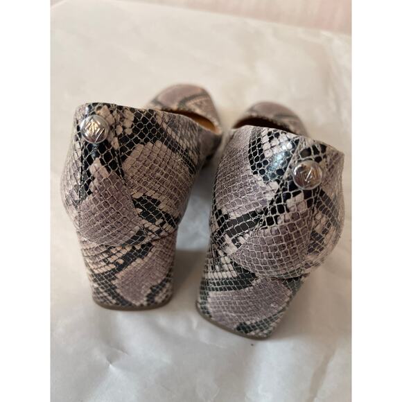 Donald Pliner Audry 8.5 Snake Skin 2.5 in Pump Closed Toe Heel - Picture 8 of 8
